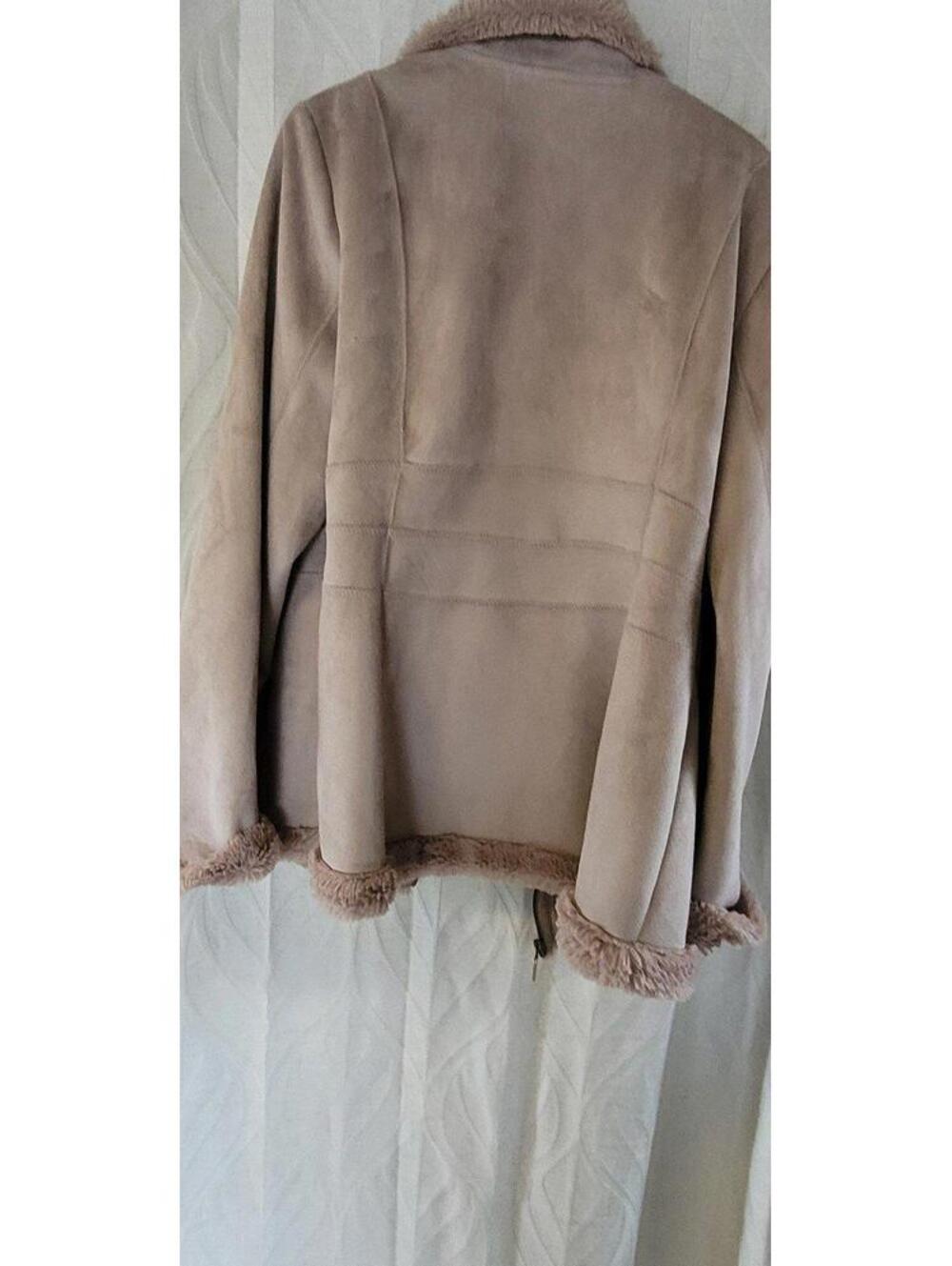 Women's jacket - Picture 4 of 5